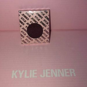Kylie Cosmetics Pour Decisions Eyeshadow Single